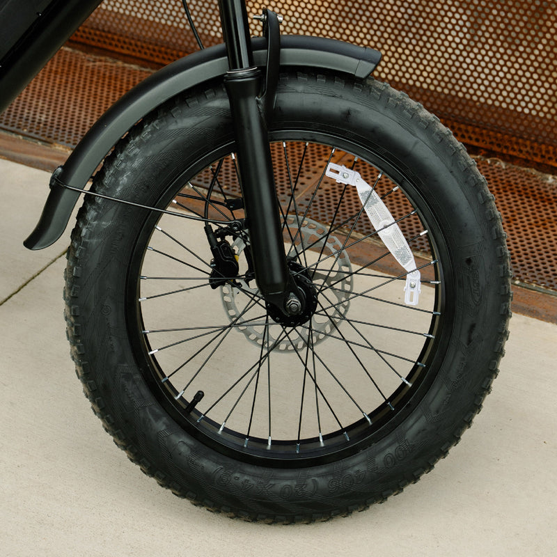 20”×4.0” tire offers a wide, stable footprint with durable grip for confident control on any terrain.